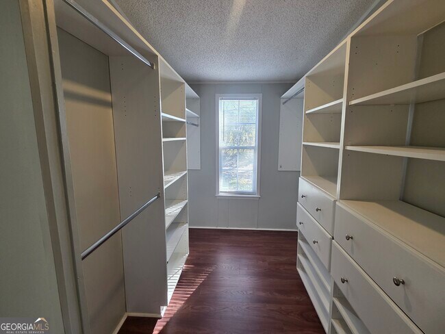 Building Photo - 203 River Oak Dr