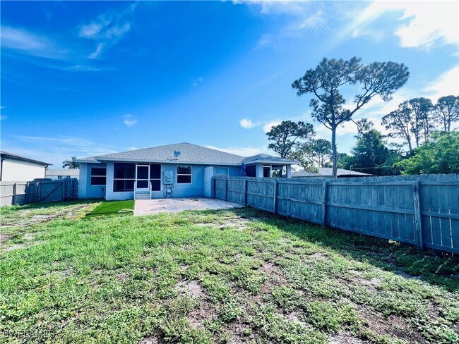 Building Photo - 3917 Bennett Ln