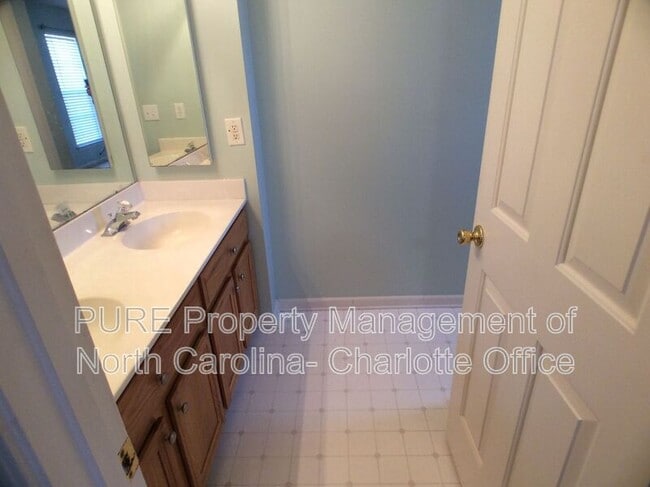 Building Photo - 18040 Delmas Dr