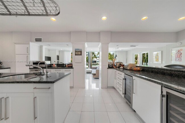 Building Photo - 1745 W 24th St