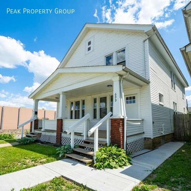 Building Photo - 701 E 4th Ave