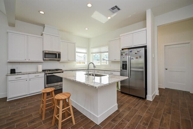 Building Photo - 1535 Cathedral Bend Drive