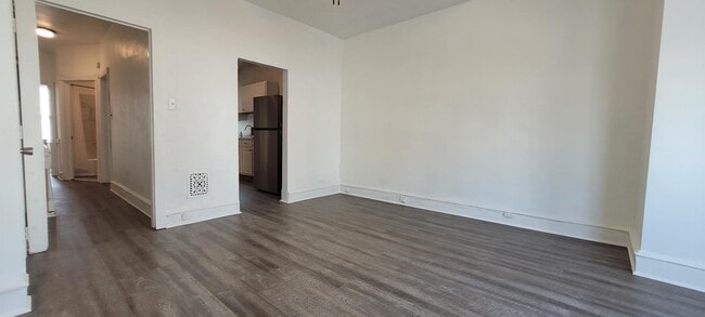 Building Photo - 146 N Peach St