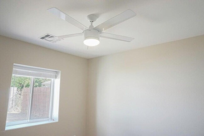 Building Photo - 1748 W Glenrosa Ave