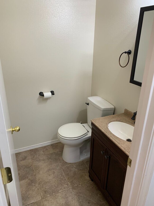 Building Photo - Newer home in the Sawtooth Lakes Neighborh...