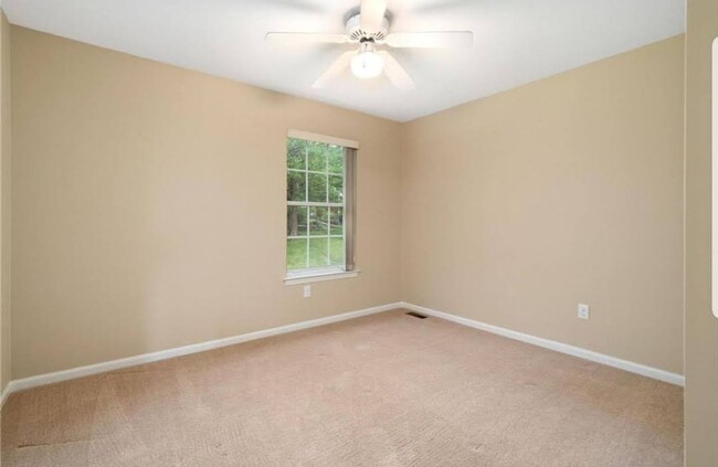 Building Photo - Spacious 4BR House in Bridgeton