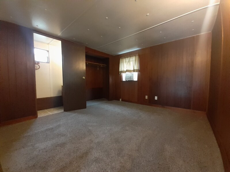 Building Photo - 100 30th St W