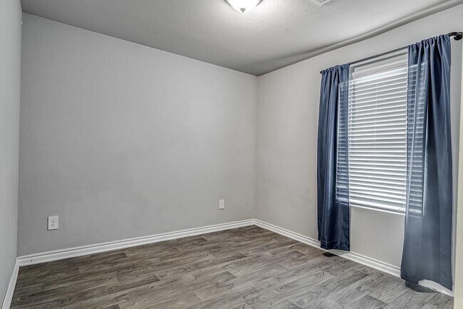Building Photo - 4405 Montage Blvd