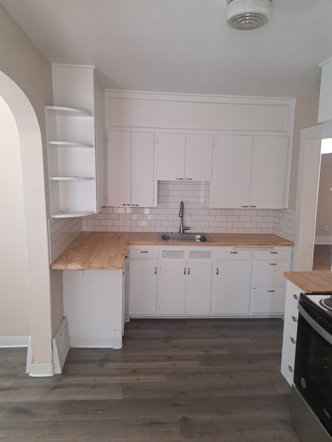 Building Photo - 104 N Farr Rd