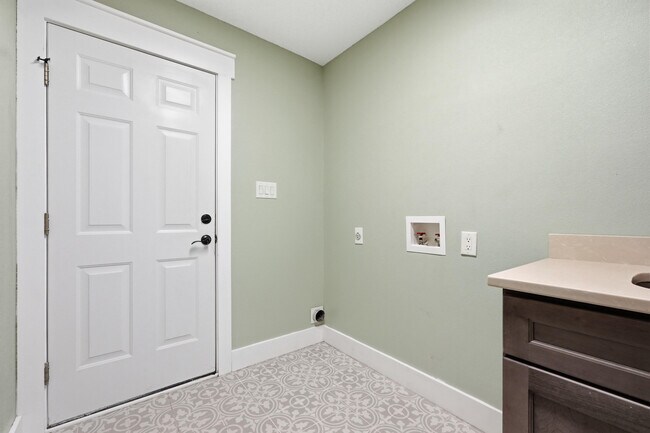 Building Photo - 4881 Traxx St