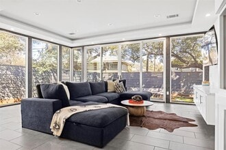 Building Photo - 1206 W Oltorf St