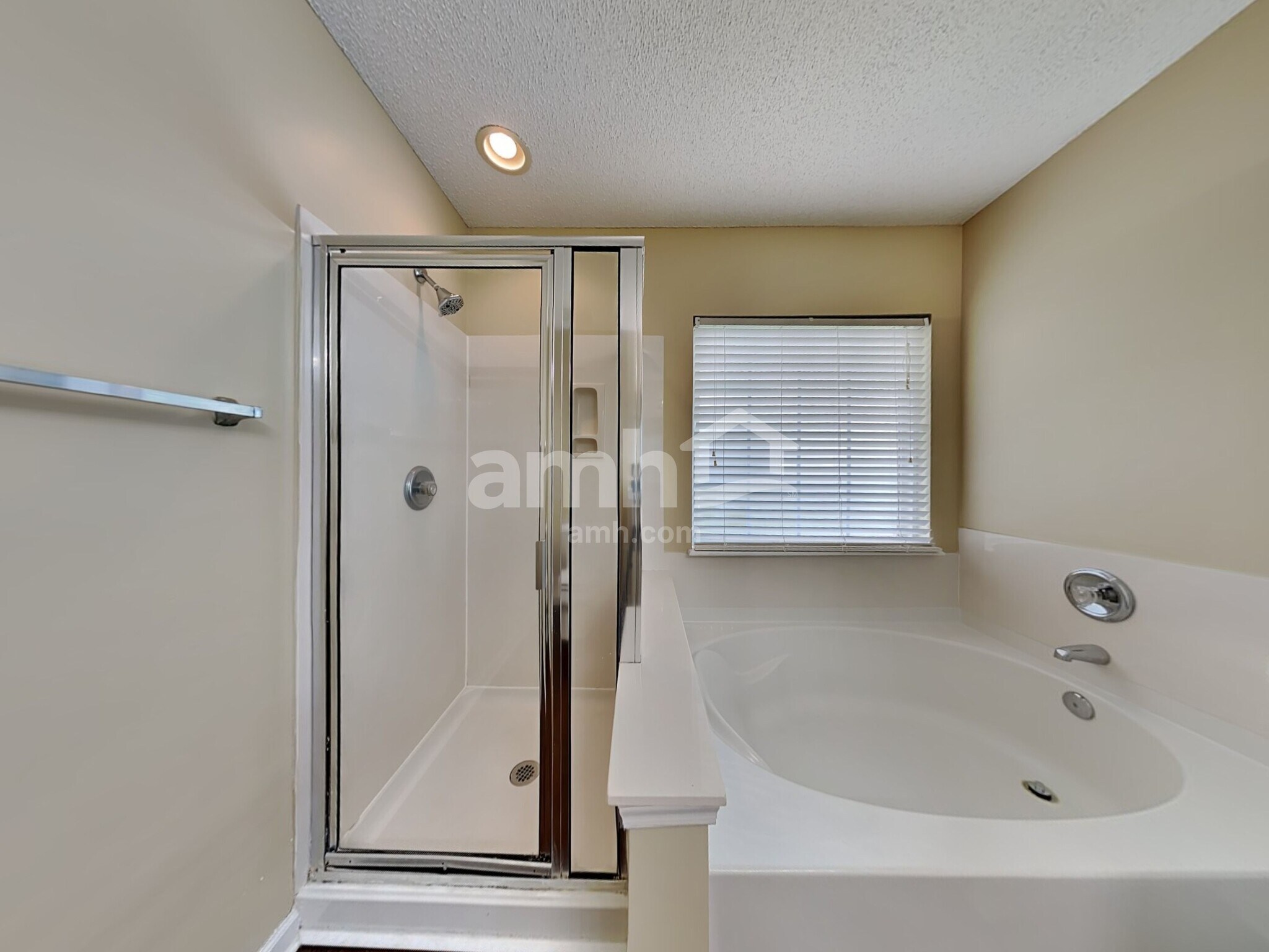 Building Photo - 304 S Port Dr