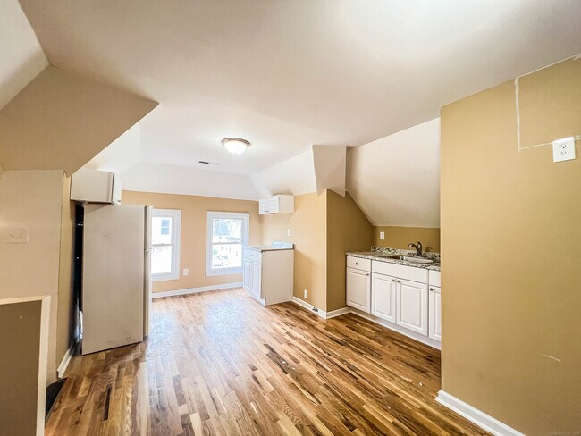 Building Photo - 63 Eaton St