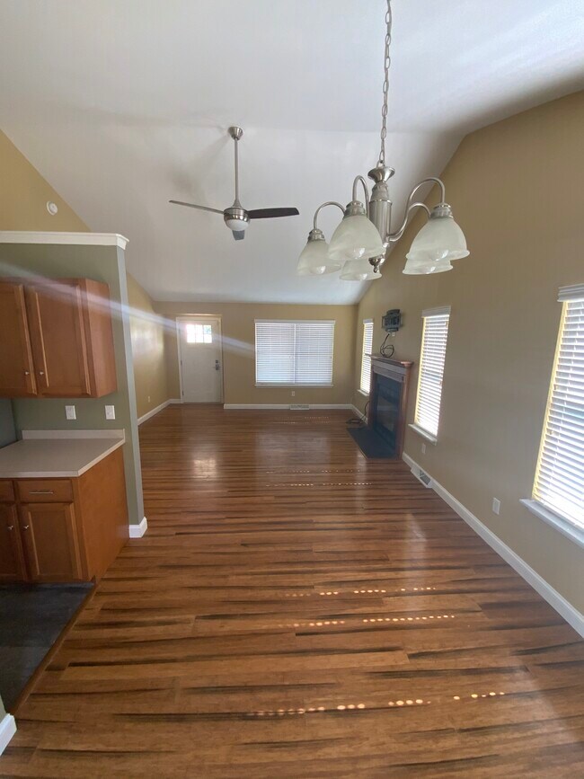 Dining/Living - 996 Tamara Dr