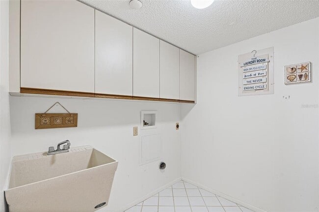 Building Photo - 4550 Pinebrook Cir