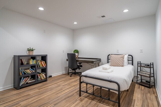 Building Photo - 350 Park Creek Ridge
