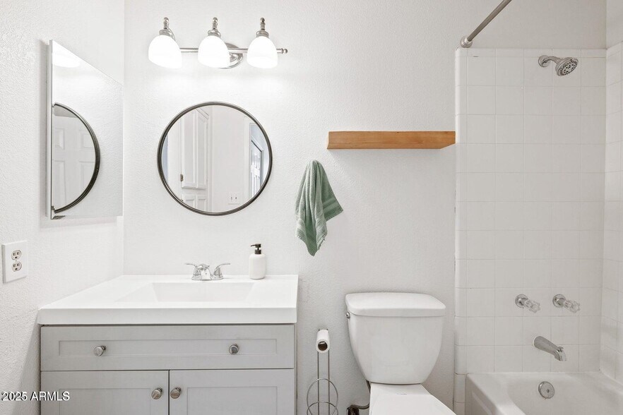 Guest bathroom - 10101 N Arabian Trl