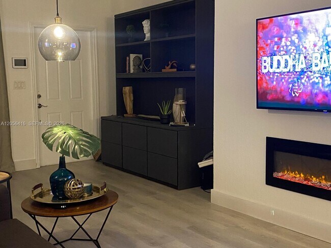 Building Photo - 657 SE 31st Ave
