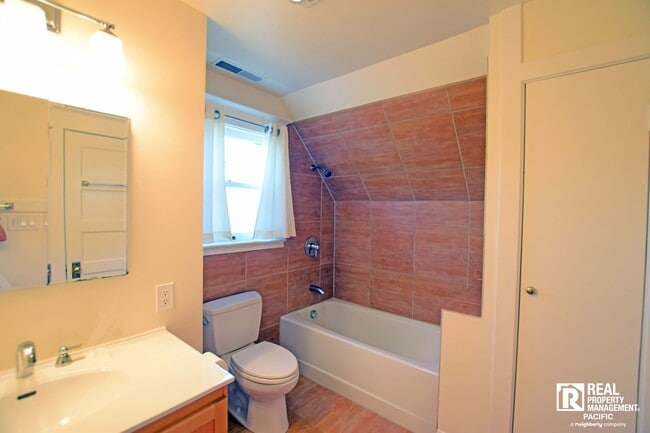 Building Photo - Cozy 3 Bedroom Near 4th Street - Ready to move in!