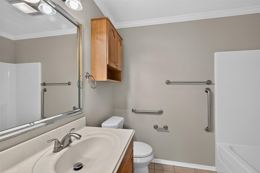 Building Photo - 3636 Greenacres Place Dr