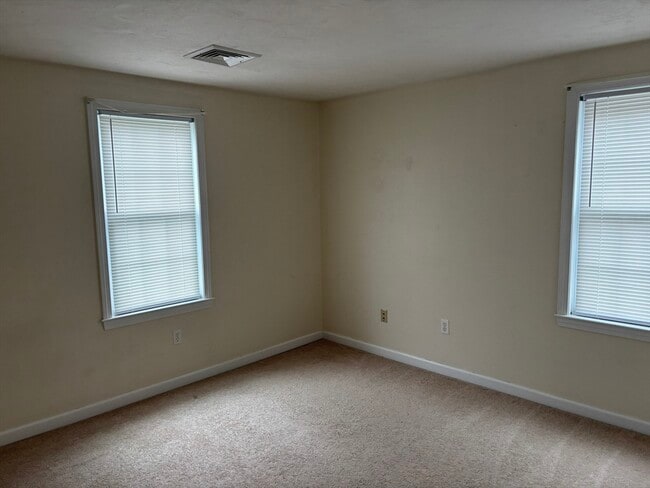 Building Photo - 10 Canali Dr