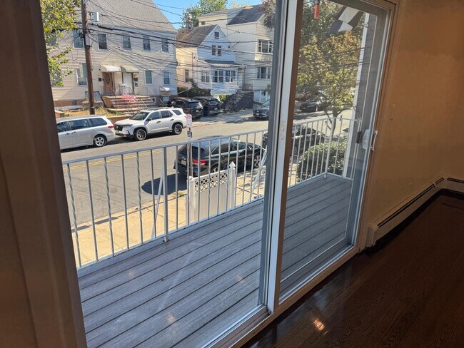 Building Photo - 89 McAdoo Ave