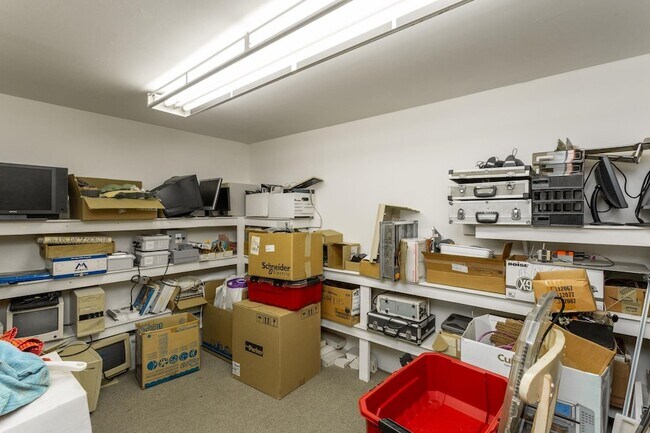 Building Photo - 10623 E Montgomery Ave