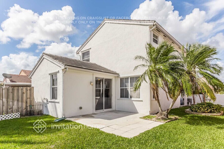 Building Photo - 2031 NW 190th Ave