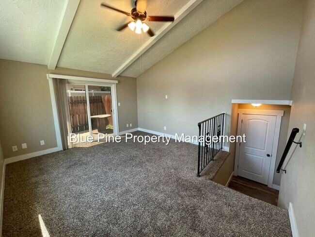 Building Photo - 1201 N Skyline Dr