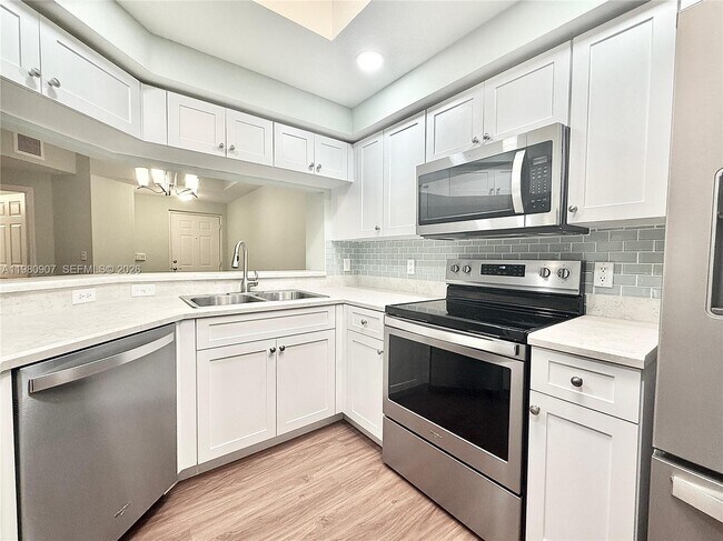 Building Photo - 3020 Alcazar Pl