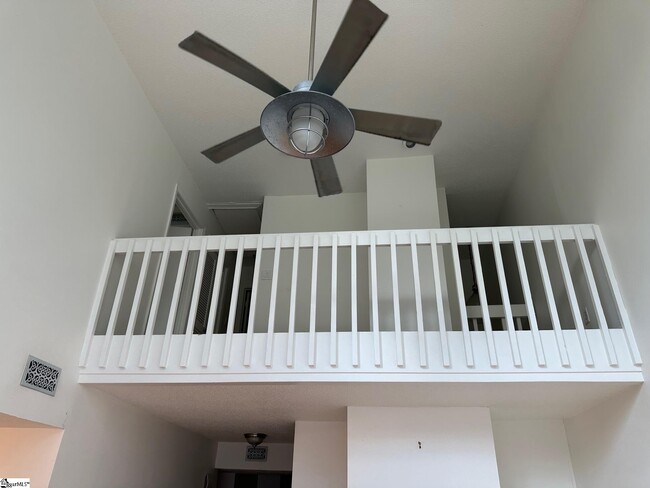 Building Photo - 126 Inglewood Way