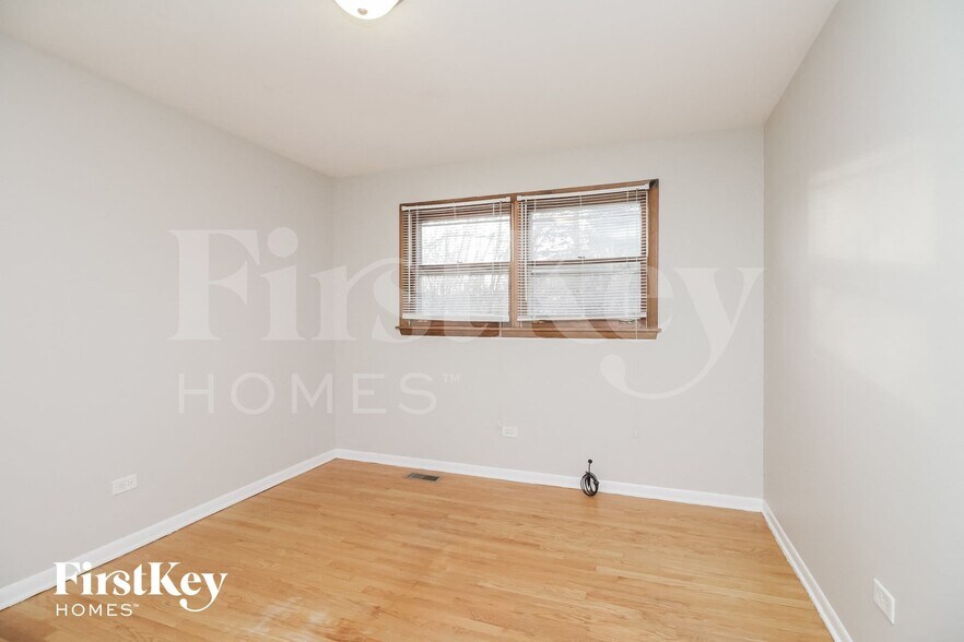 Building Photo - 1253 W 187th St