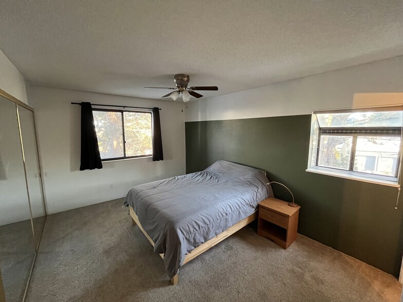 Building Photo - 8335 Fairmount Dr
