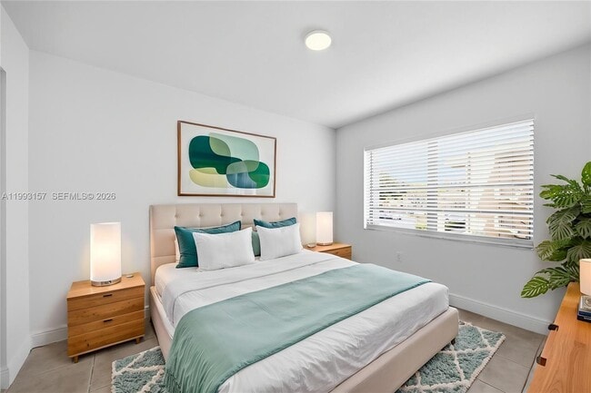 Building Photo - 10431 N Kendall Dr