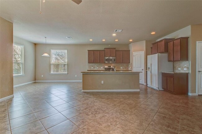 Building Photo - 225 Deep Creek Dr