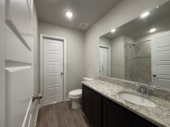 Building Photo - Luxury Living in the Heart of Cibolo!