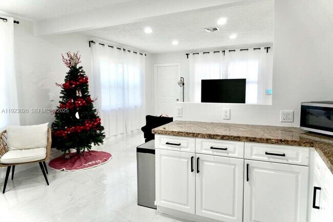 Building Photo - 1213 NW 6th Ave