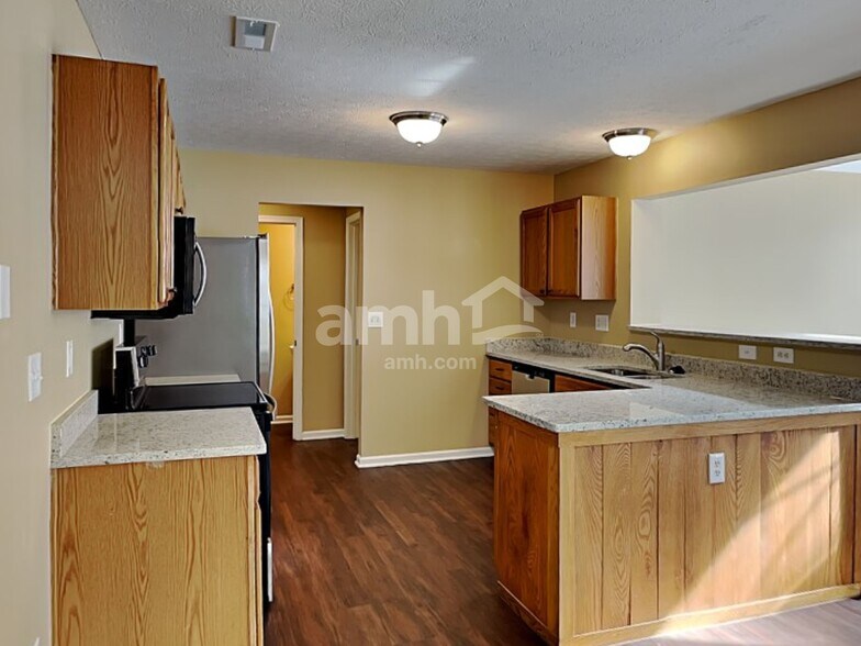 Building Photo - 515 Indian Lake Dr