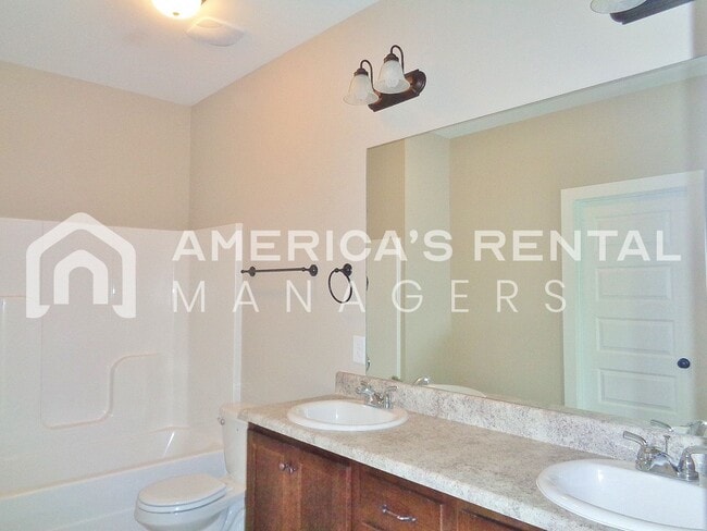 Building Photo - Home in Tuscaloosa..... Available to View Now!!!