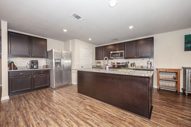 Building Photo - 9125 Bellewood Dr