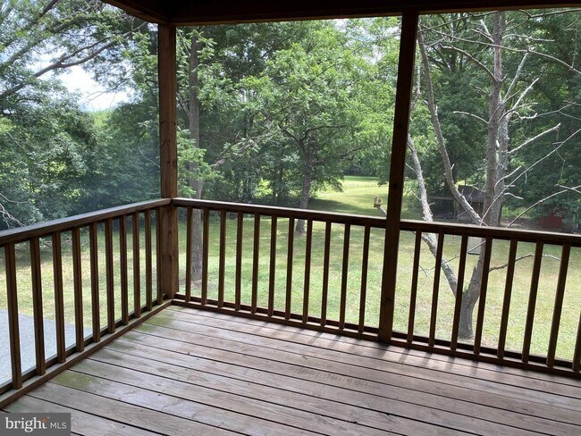 Building Photo - 1909 Back Mountain Rd