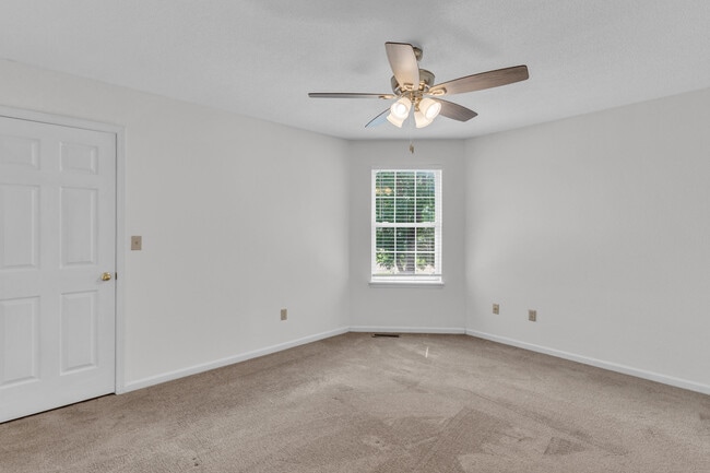 Building Photo - 4919 W Millbrook Dr