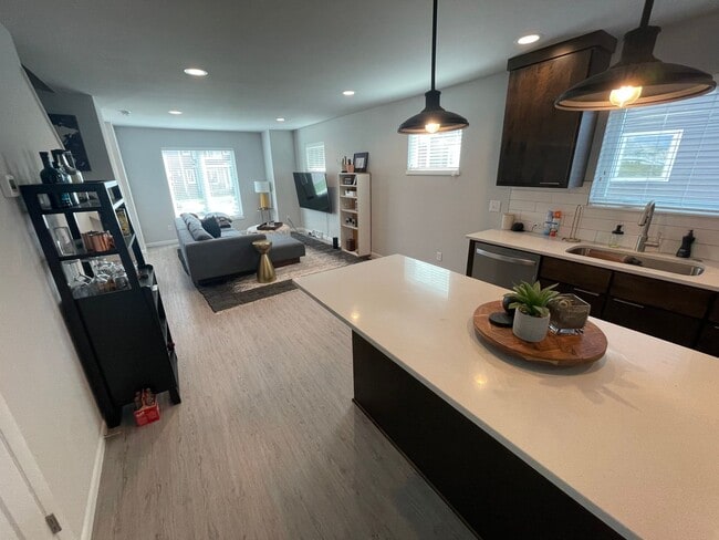 Building Photo - Newly built 2 bed / 2.5 bath townhouse in ...