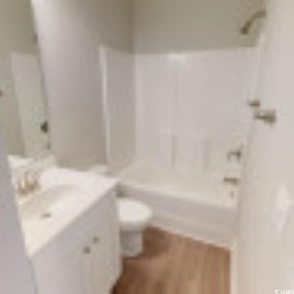 Building Photo - 5 Racquet Club Dr