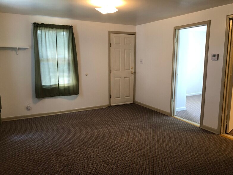 Building Photo - 114 Riverview Ave