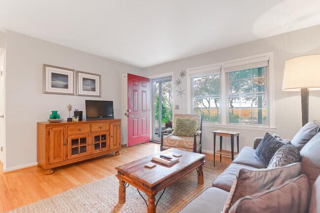 Primary Photo - 412 St Charles Ct