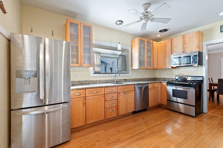 Building Photo - 1760 Henley St