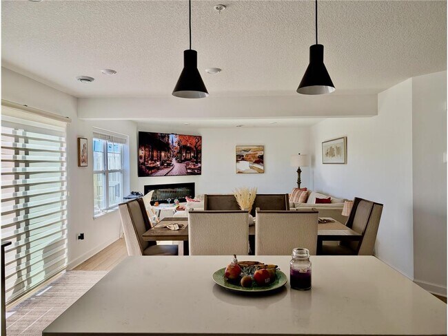 Building Photo - 1073 Jubert Dr