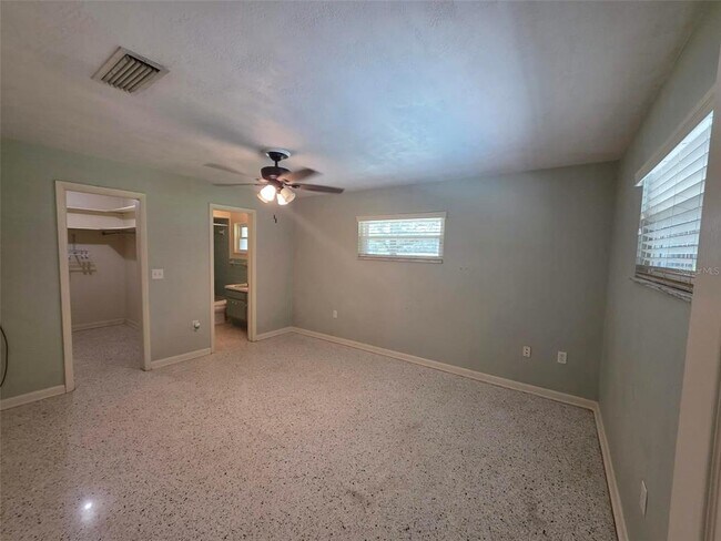 Building Photo - 25601 Laylaine Dr