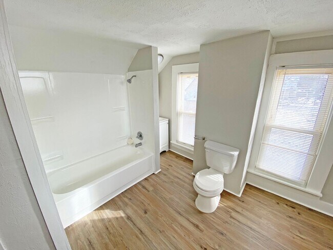 Building Photo - Burkhardt Home : **MOVE-IN SPECIAL: 100% O...